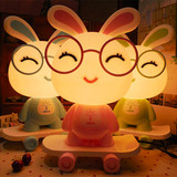 卡通博士兔温馨小台灯夜灯超萌滑板博士兔台灯儿童房装饰灯喂奶灯