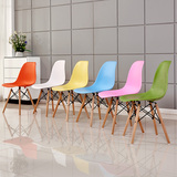 伊姆斯椅实木宜家新款创意椅休闲洽谈餐桌设计师简约塑料办公椅