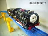 松宝轨道火车高架轨道电动玩具与TOMY通用 托马斯车头带碳水车厢