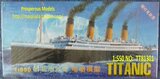 拼装舰船模型小号手1/550泰坦尼克号81301铁达尼号 带电机拼装