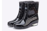 正品回力雨鞋秋冬季韩国水鞋女波点中筒短筒加绒防滑套鞋胶鞋雨靴