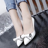 韩版尖头女凉鞋漆皮白色低跟鞋细跟一字扣新款时尚浅口街头女单鞋