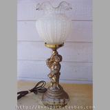 g美国古董台灯带凹槽的玻璃罩的 老式金属天使灯