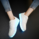 鞋底会发光的鞋荧光鞋韩版潮夜光球鞋LED情侣男女休闲USB充电板鞋