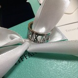 美国专柜代购Tiffany蒂芙尼 18k玫瑰金罗马数字镂空4钻戒指对戒