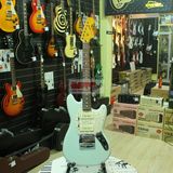 【正品】Fender(芬达）024-2300-504 现代乐手 Mustang电吉他