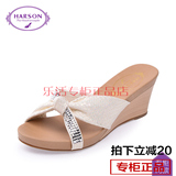 哈森/Harson 正品夏季新款休闲羊皮水钻女鞋 圆头坡跟凉拖HM48502