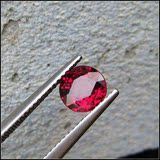 超美的1.63克拉水红色塔吉克斯坦镁铝石榴石P20浓郁鲜艳火光一流
