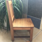 给小朋友坐的靠背的小凳子小椅子，全实木，老木匠的手工