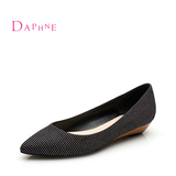 Daphne/达芙妮秋季女鞋新品 坡跟条纹布面尖头浅口单鞋1015101025