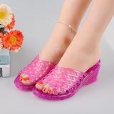2016夏季女士坡跟凉拖鞋水晶透明塑料拖鞋舒适中跟防滑妈妈果冻鞋
