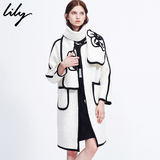 Lily2015冬新款女装黑白复古花型海报围巾款毛呢大衣115340H1325
