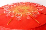 结婚用品一次性桌布塑料台布餐桌布加厚红色台布婚宴红桌布红餐