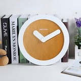 现代简约白色圆形木质挂钟客厅卧室创意电池实木原木钟表静音时钟