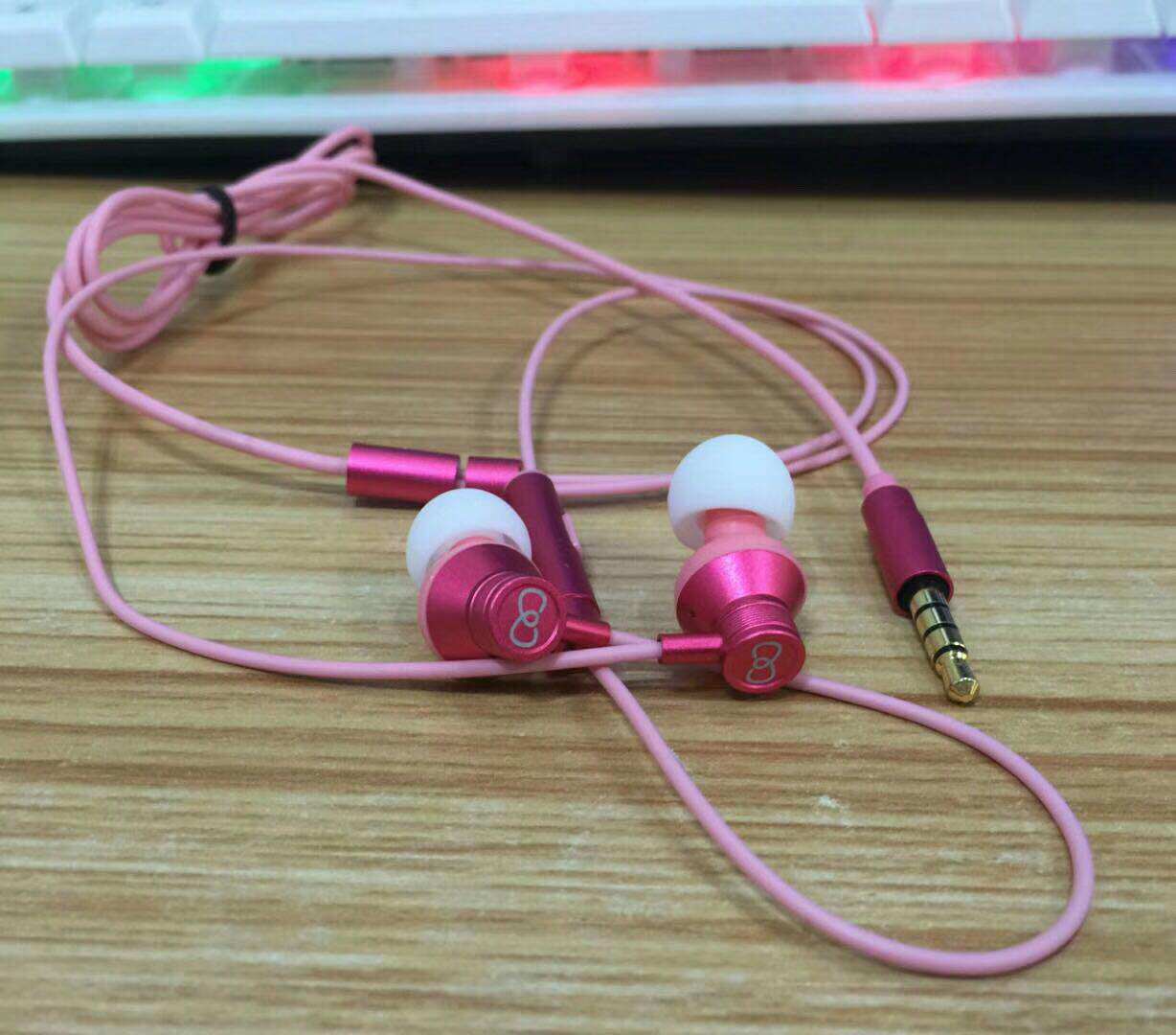 From the United States X2 in-ear with wheat headphones Surprise Sound Sweet Romantic Girl