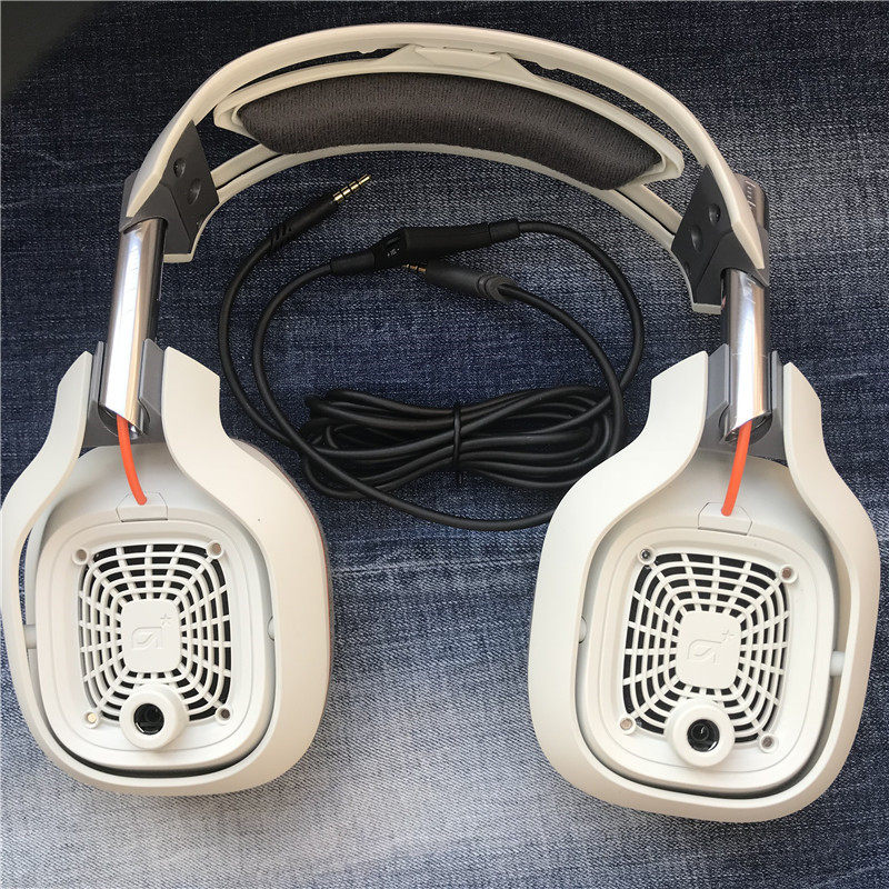 North America high-end e-racing game earphones Eat chicken headphones positioning quasi-stereo