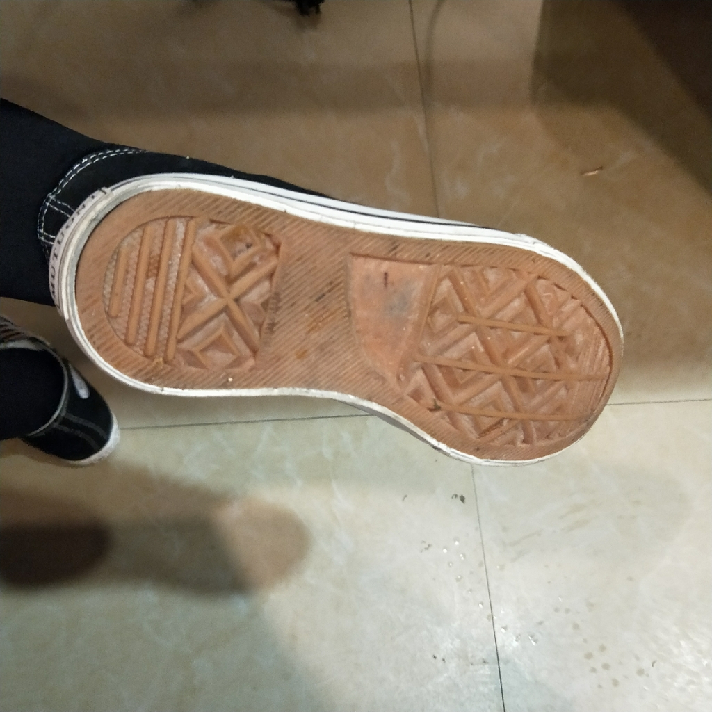 爱*z:鞋底的照片给你了,哈哈哈哈哈哈哈哈哈