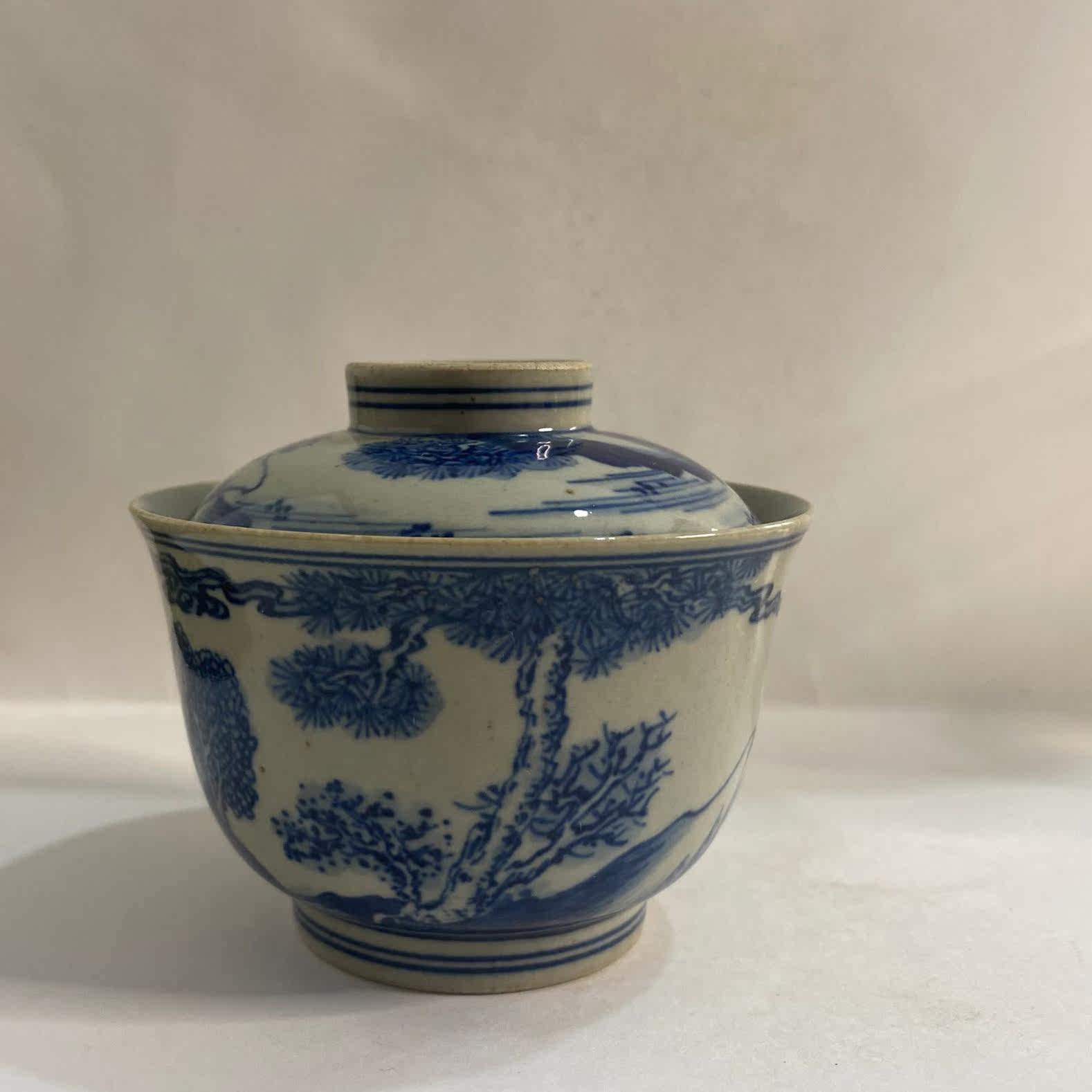 Imitation kiln with piano visitors to build bowls (Mushi)