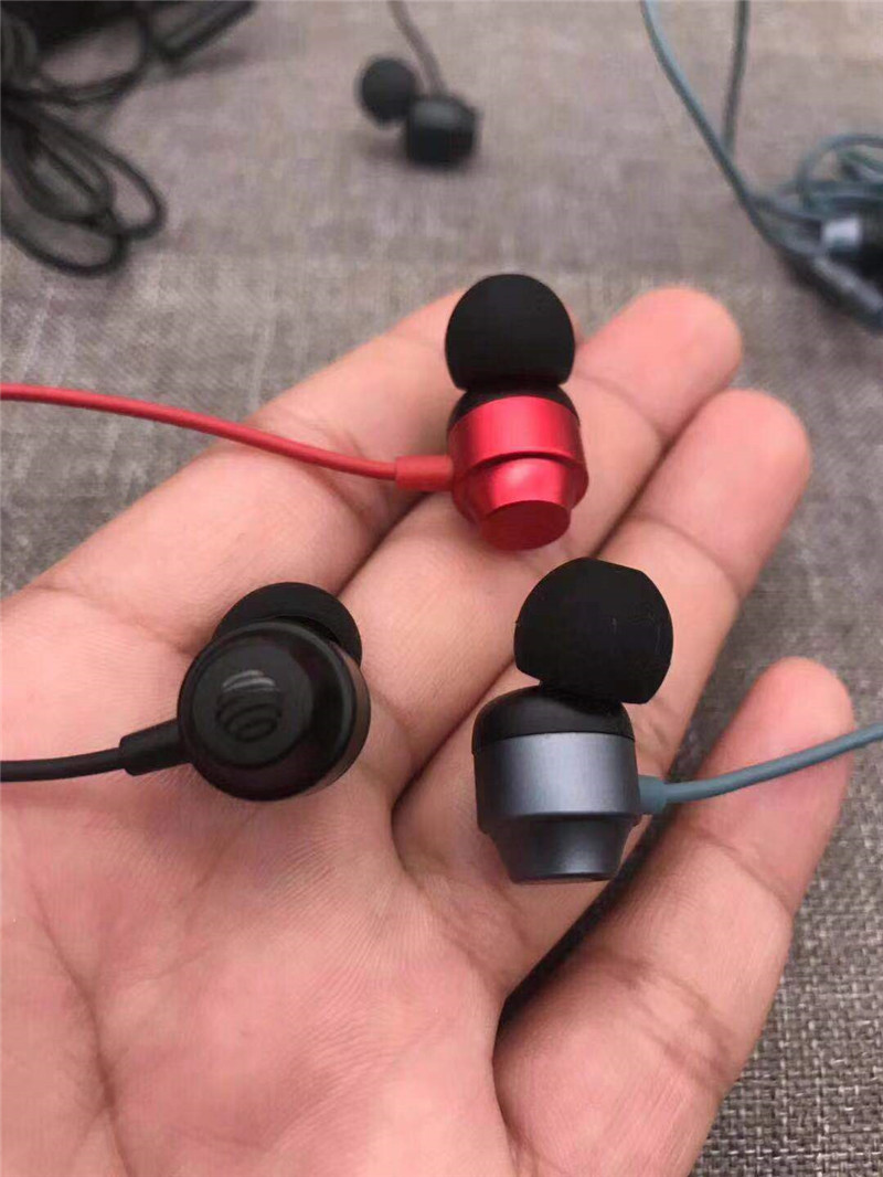 High-end big-name in-ear three-color optional classic headphone master tuning high-value k-song call headphones