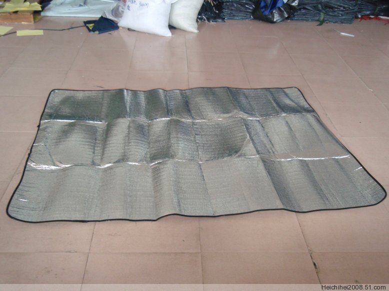 Tấm lót neo bằng nhôm hai mặt 200 * 200 - Thảm chống ẩm / Mat / Gối xốp nền nhà