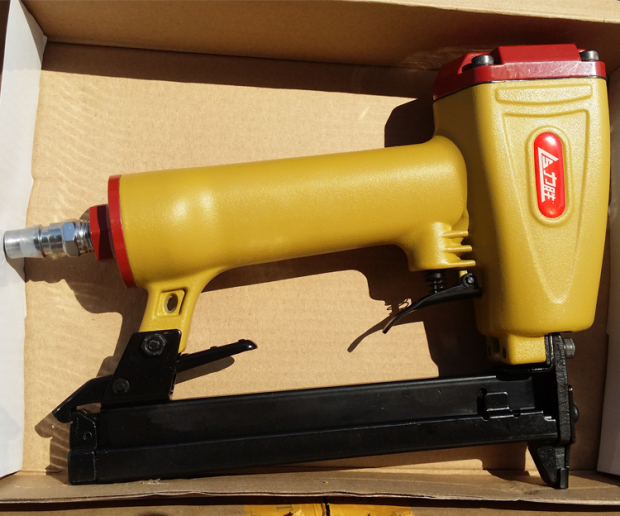 力胜422j汽动码钉枪 木工射钉枪 气动装修工具木板马钉枪打丁枪