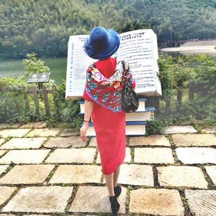 帽子很好，颜色可以和各种衣服搭配，提升气质！
