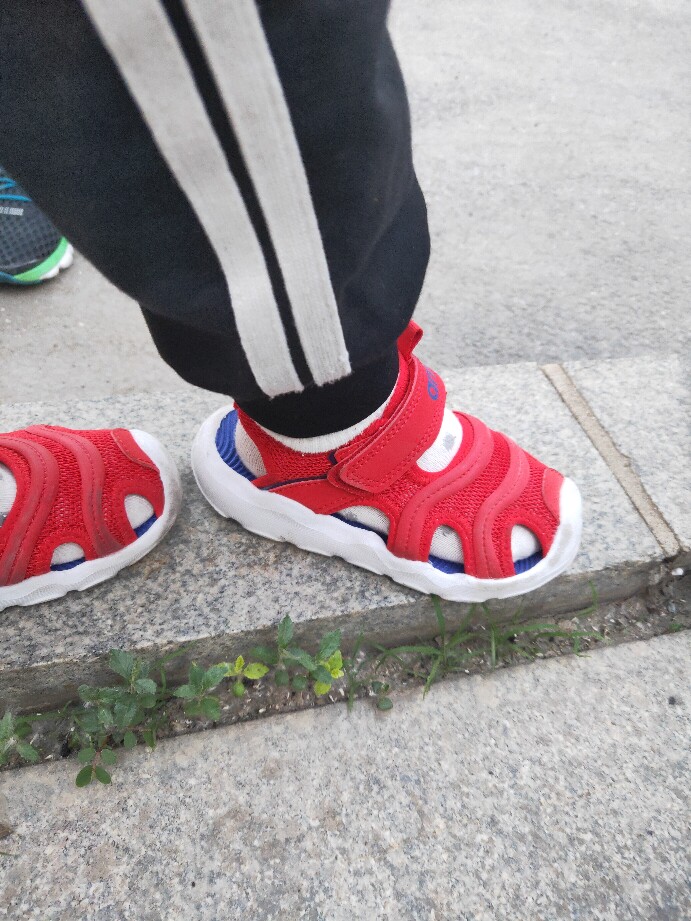 安踏儿童凉鞋夏季男女宝宝鞋子毛毛虫婴童透气鞋包头凉鞋1-2-3岁