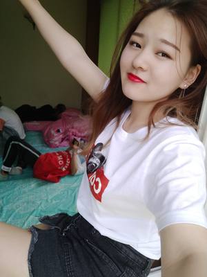 男士短袖t恤新款圆领宽松衣服夏季潮流纯棉白半袖丅大码体恤男装